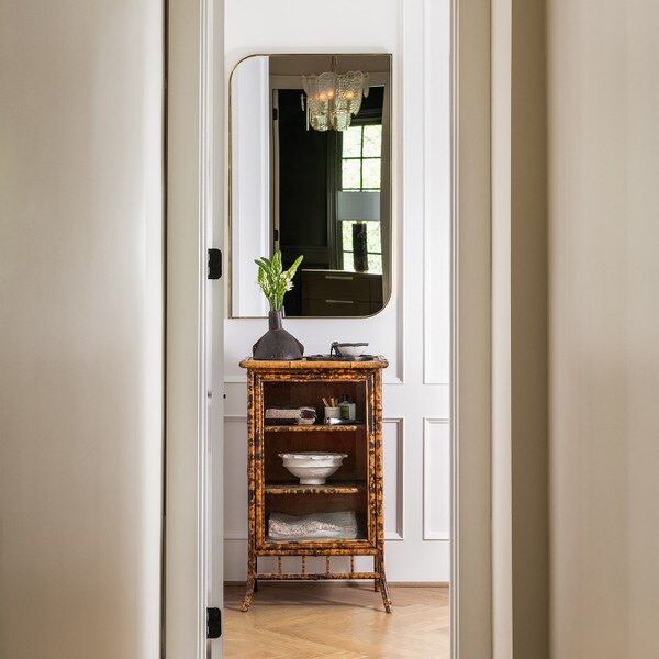 Amara Mirror (Gold) Lifestyle 15